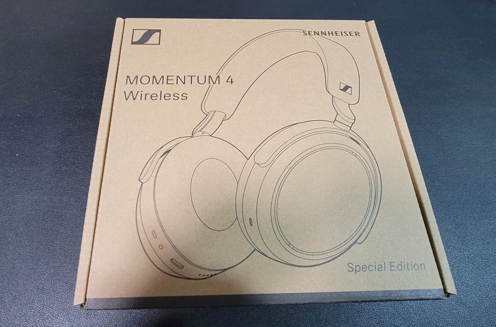 MOMENTUM 4 Wireless　SEのパッケージ