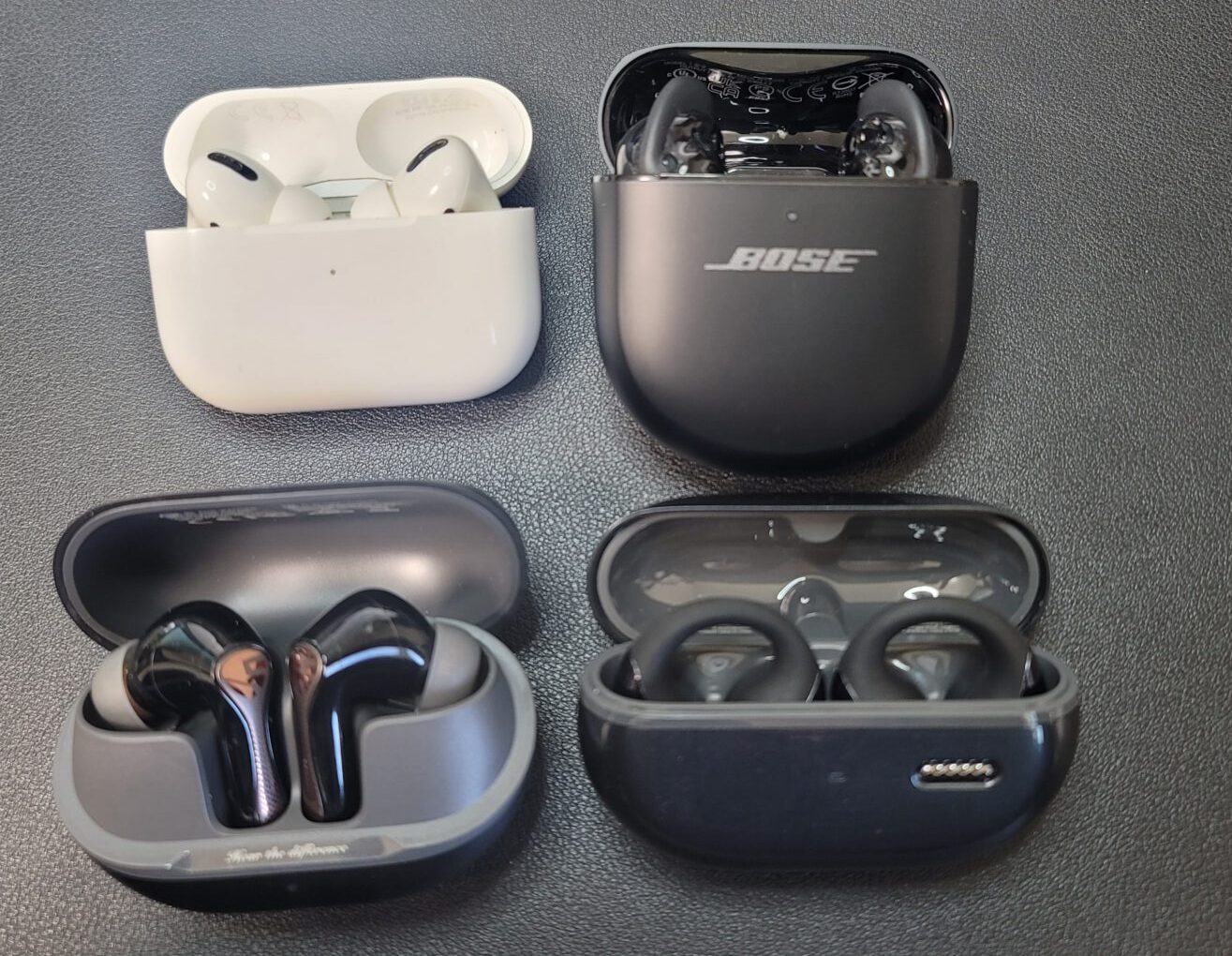 4種類のワイヤレスイヤホンの写真
AirPods Pro
Bose Quietcomfort Ultra Earbuds
SOUNDPEATS Air5 Pro
SOUNDPEATS CC
