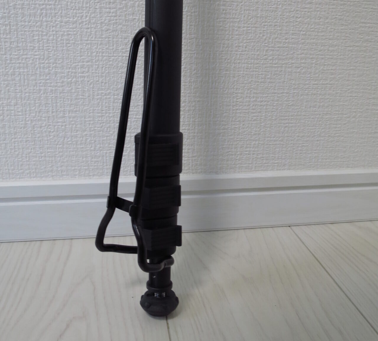 ハクバ WT-1006 一脚のフットレストを格納している画像