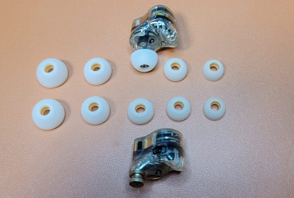 SOUNDPEATS H3のイヤーピースを並べた