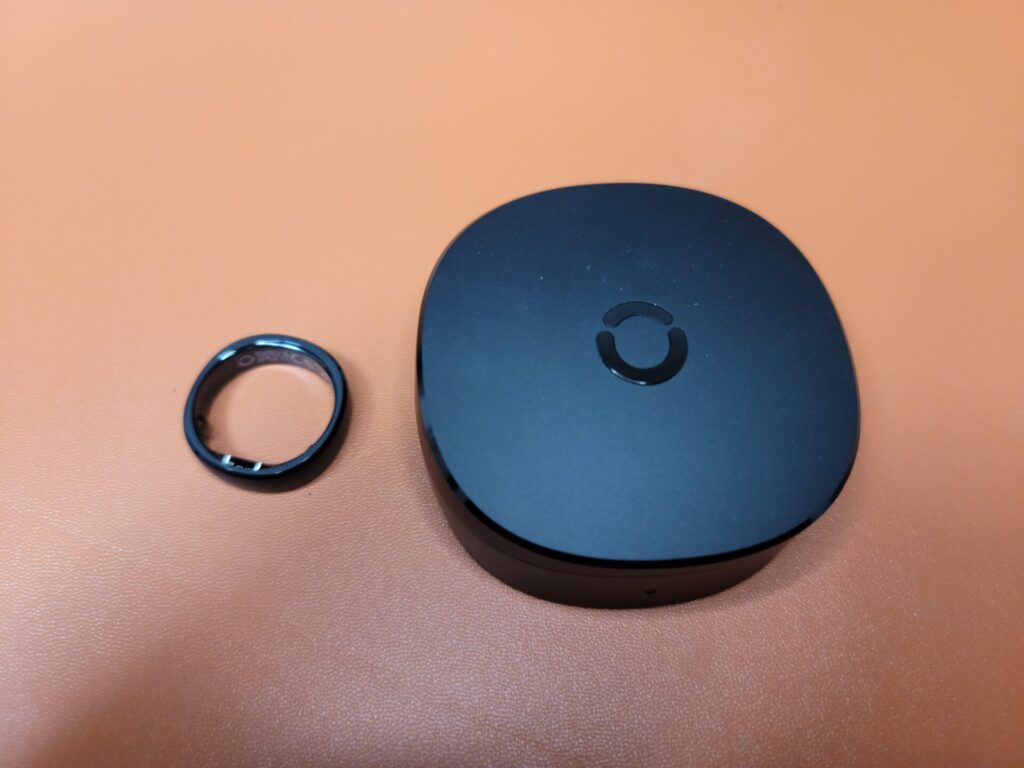 RingConn本体と充電器